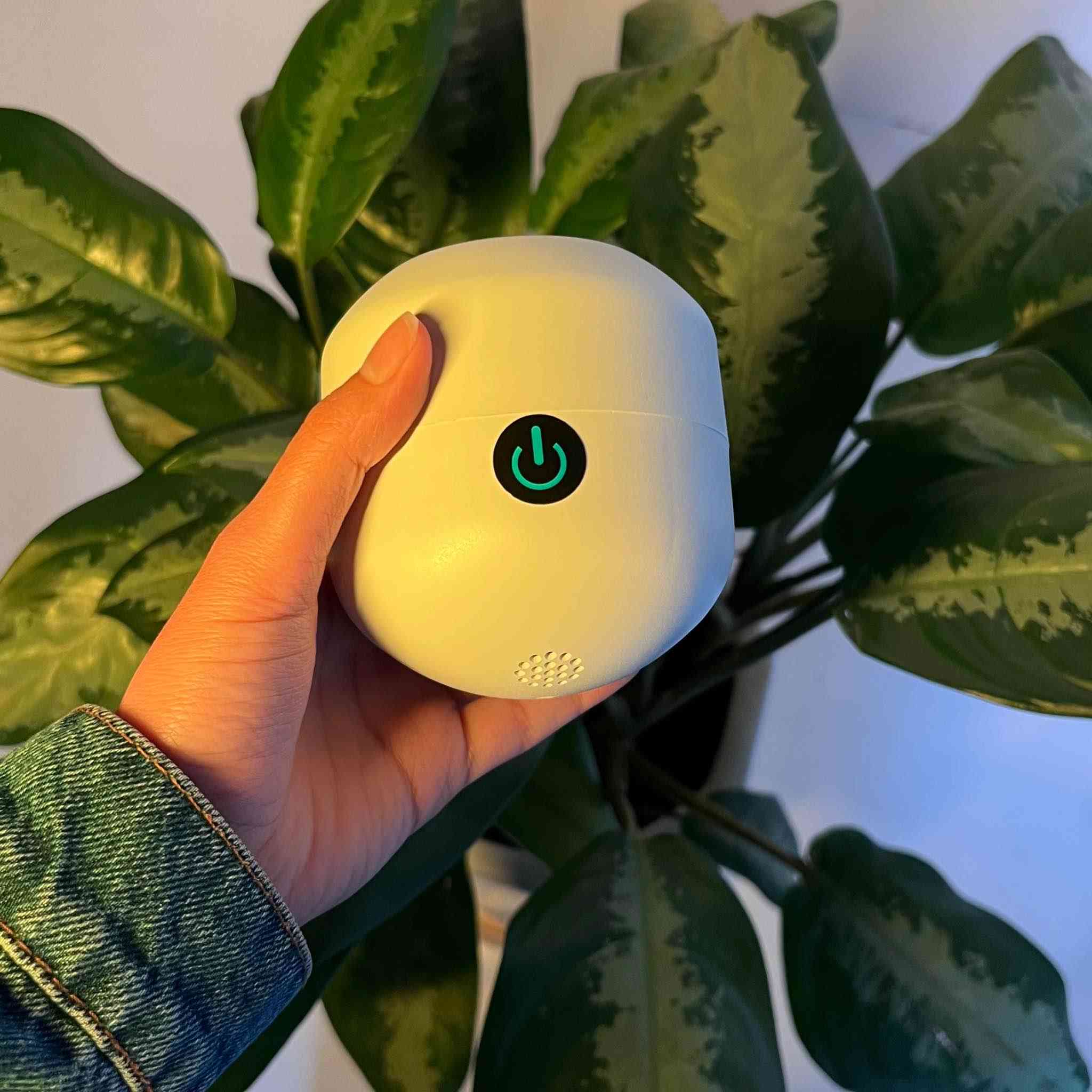 مصباح عرض ضوئي دوّار Rotating Projector Lamp

• مصباح عرض ضوئي دوّار صغير يعرض أشكالًا مضيئة على الجدار أو السقف ليمنح الغرفة إضاءة مميزة.

• تصميم صغير وخفيف بحجم مناسب للوضع على الطاولة أو بجانب السرير.

• يعمل بجهد منخفض 5V مناسب للاستخدام اليومي.

• يستهلك طاقة منخفضة 3W لتشغيل اقتصادي.

• يصدر ضوء بدرجة حرارة لون 6000K.

• هيكل مصنوع من بلاستيك ABS المتين.

• يعرض أشكالًا ضوئية على الجدران.

• اسم المنتج: Rotating Projector Lamp
• الأبعاد: 10 × 8.9 × 9.7 سم
• درجة حرارة اللون: 6000K
• الجهد الكهربائي: 5V
• القدرة: 3W
• مادة التصنيع: ABS

السعر 18  الف
يتوفر خدمة توصيل لجميع محافضات العراق بغداد 3 محافضات  5 الاف فقط🚚🚚 بغداد, العراق


**إذا كنت صاحب هذا الإعلان وتريد حذفه لأي سبب، رجاءا أرسل رسالة إلى الدعم الفني**