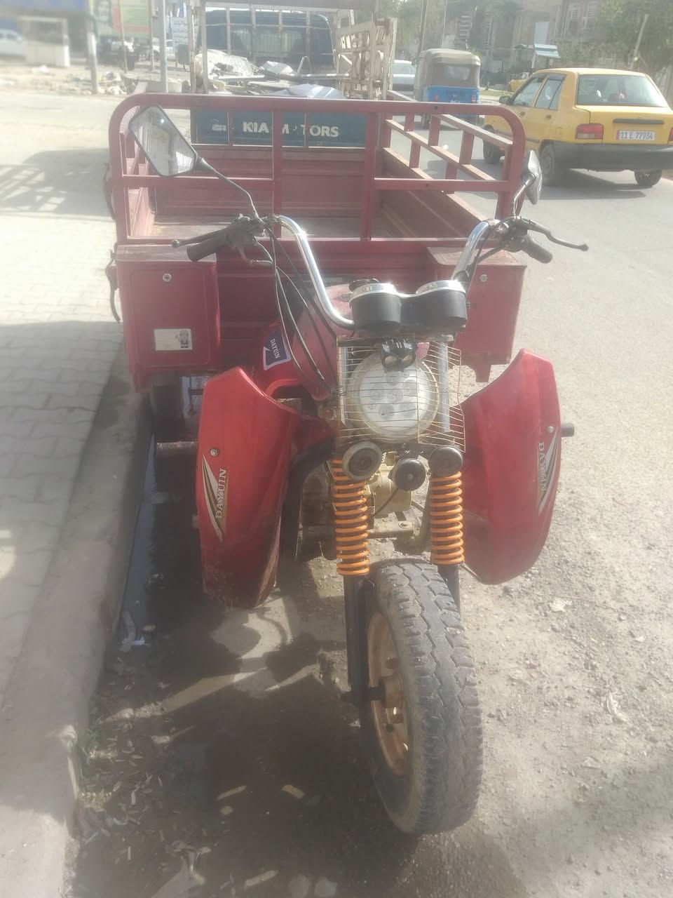 السلام عليكم ستوته للبيع جاهزه بوجك للشغل شاصي أوراق كامله ستوته نضيفه كدام العين السعر ٩٥٠ الف العنوان بغداد الشعله ***********
