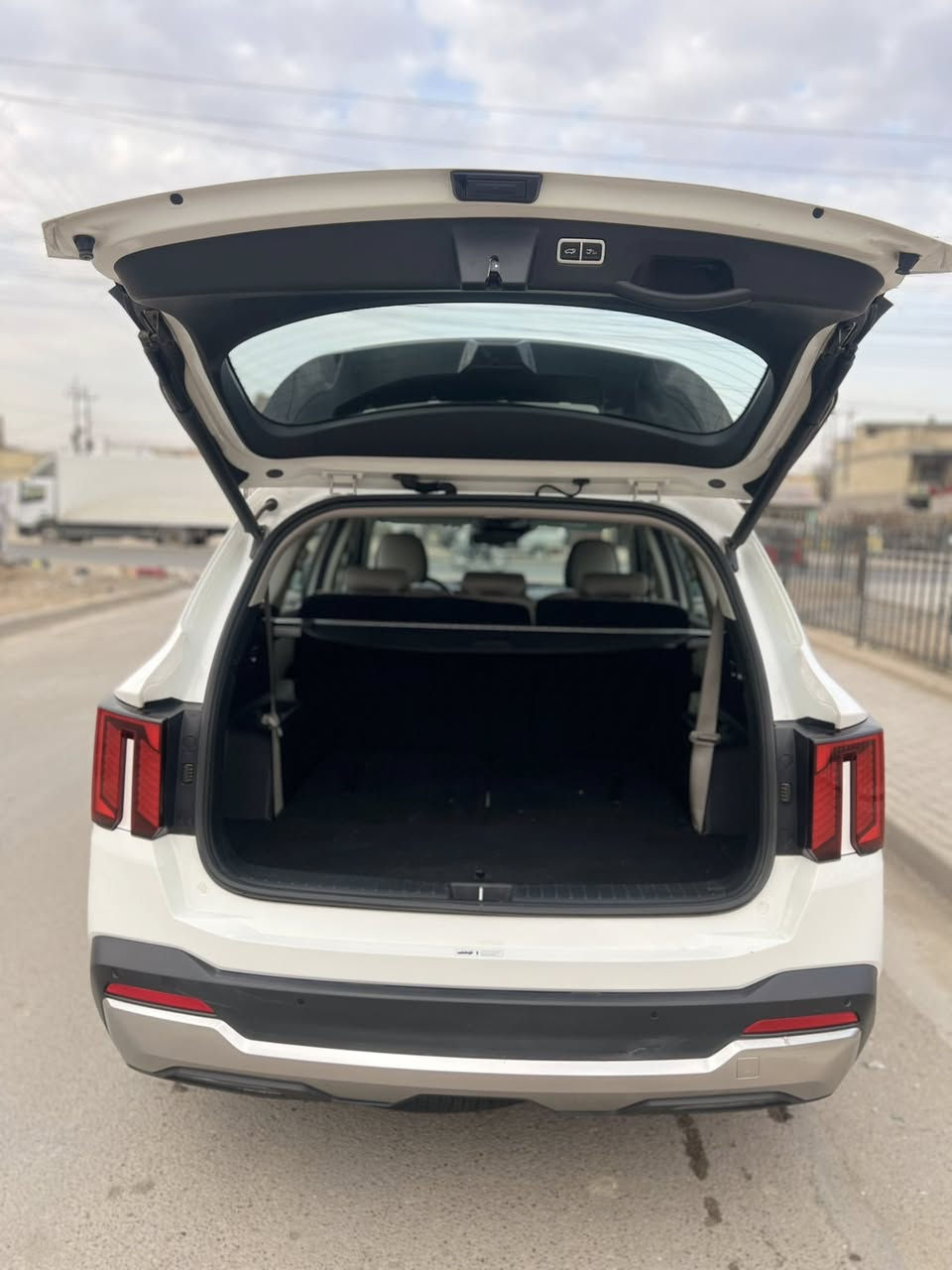 سياره سورنتو خليجي 2025 رقم بغداد محرك 6سلندر
ماشيه 22 الف 
المواصفات 
قماره بني رامه
دبل كأمره داتشو
ويل 20
كير ماوس
كشنات كهرباء
جنطه كهرباء
بردات خلفيه
السعر  305
***********
