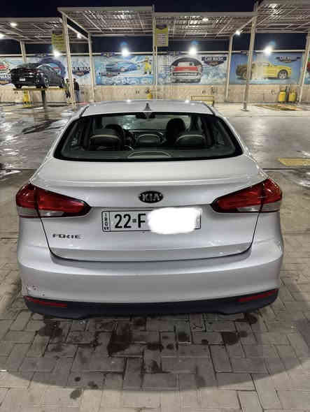 السلام عليكم للبيع فقط كيا فورتي 2017 
وارد امريكي صور الحادث ورقم الشاصي بالمنشور ماخذه من جانت زيرو وهسه ماشية 40 mi 
حقيقي بدون ايرباك محرك 2.0 دوش المرغوب رقم اربيل بسمي تحويل ثاني يوم السياره نقصه دعاميه و صبغ 2 قطع جاردات وعايفهن غيره مابيه شي ابد  سعره 123$ورقه مكانه بغداد زيونه ***********
