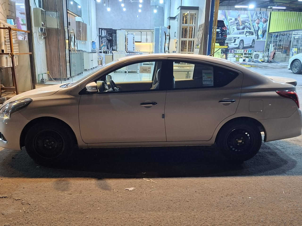 نيسان سني مصري موديل 25 ماشيه 57 بيها دعاميه اماميه مبدله وطخه بسيطه بالعتبه سنويه بأسمي وكاله تحويل يمي السعر 118 مكانها النجف حي السلام
***********
