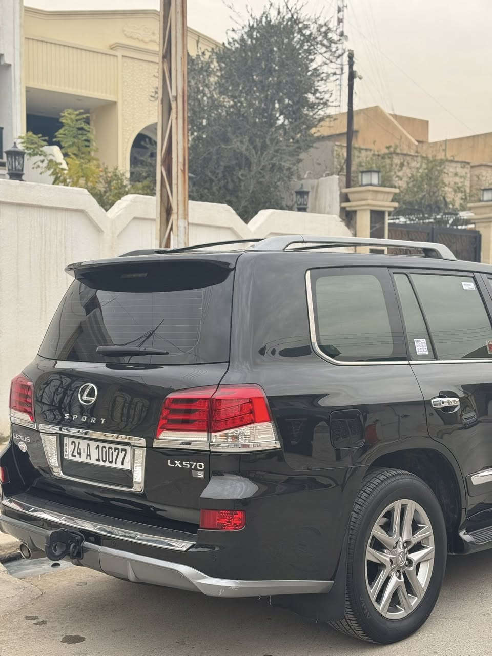 سلام وعليكم عندي لكزس 2014 فول الفول معروفه مواصفات الكزس الي يحب يشتري يخابر السعر 375 (***********
