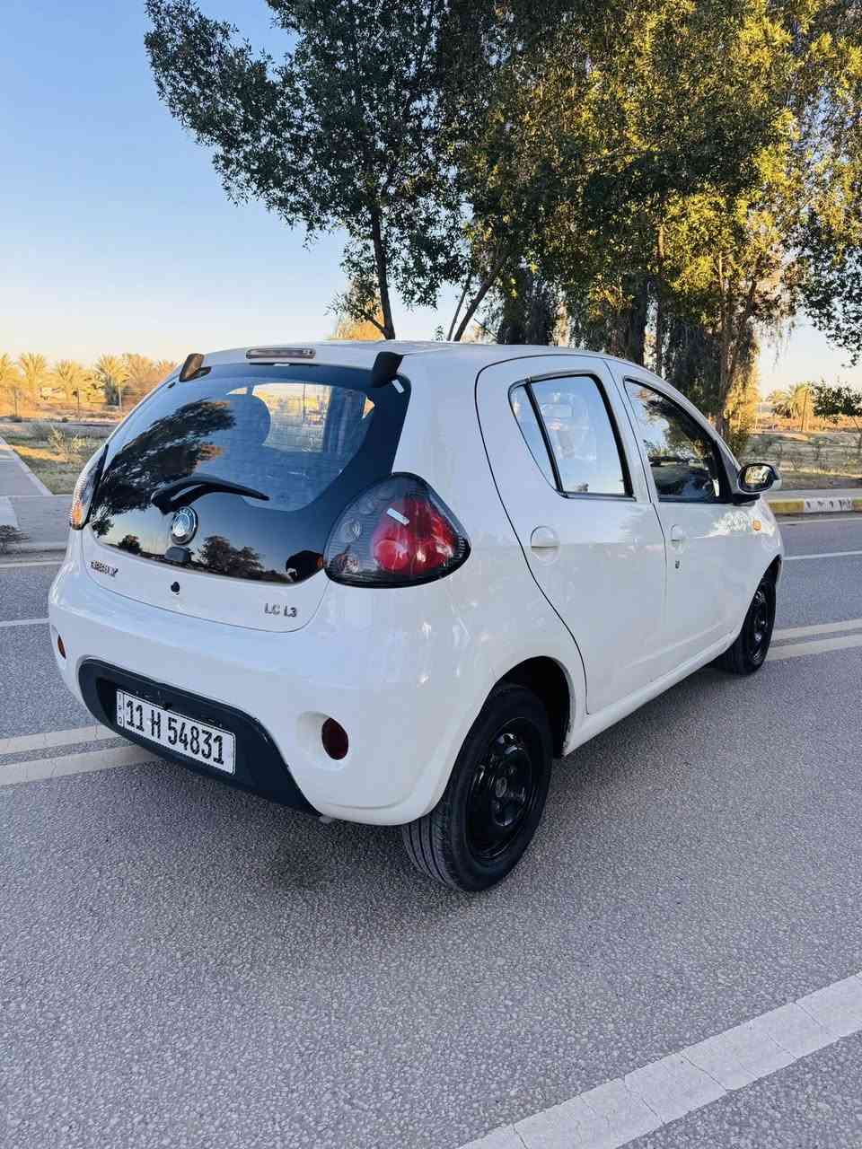 السلام عليكم
باندا 
موديل 2013
رقم بغداد أنكليزي 
گير اوتو 
بيها جاملغين صبغ وباب للجمالية فقط بدون حادث
جاهزة من كلشي
مكينة 
گير 
حدادية
تخم تاير 
تبريد 
شاشة 
كامرة
مكاني بابل مسيب
***********
