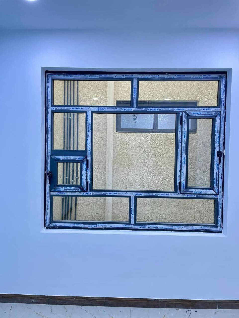 حيدر حميد للألمنيوم الحديث 
            أبواب ــ شبابيك 
   العنوان : بلد _ شارع المحيط 
              معمل الزهور 
        هـ / ***********
