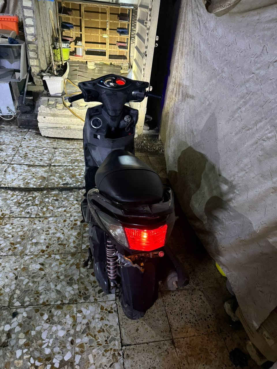 دراجة سكنس فحل للبيع مكينة نضيفة
كفرات جديدةالداجة حلوة نضيفة السعر٤٥٠ وبيهة مجال***********
