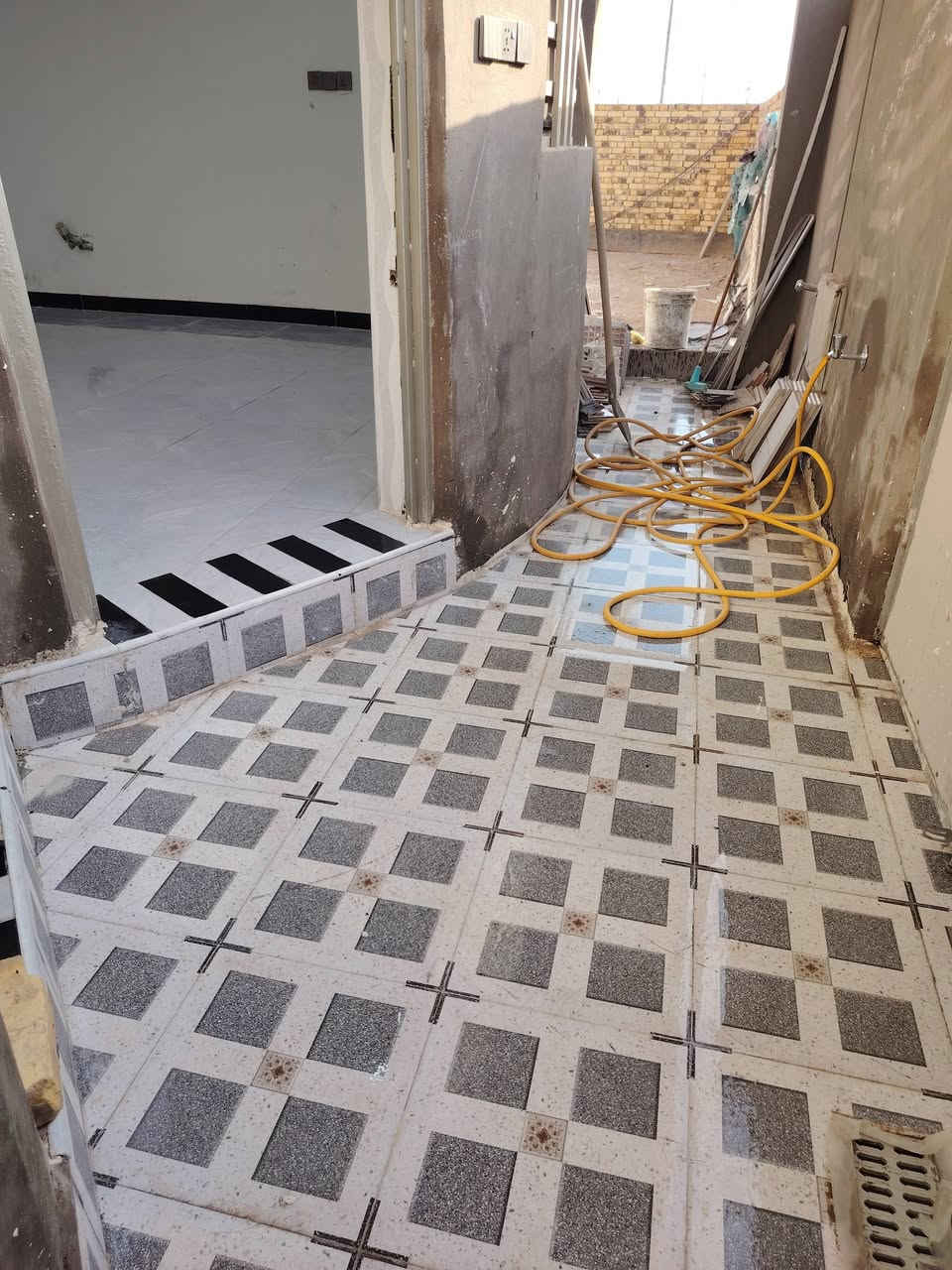 السلام عليكم ورحمة
بيت للبيع   خلف مجمع الاسراء حولي الاخصيمه توزيعة البلديه الشهداء والجرحى مساحه ٢١٨ واقع حال ٢٤٠ ركن على شارع ٢٠متر موقع مميز بناء حديث طابقين والثالث بيتونه ٥في٥ مطلوب اسكان ٦٥ مليون للاستفسار الاتصال على الرقم ***********
