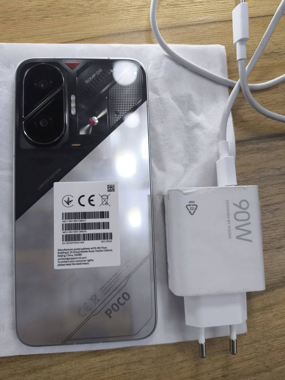 جهاز نضيف جدا  بوكو f7برو ذاكره 256 معه كامل ملحقاته كارتونه.شاحنه . جهاز صارله اسبوع من أخذته السعر 425مكاني بغداد رقمي ***********
