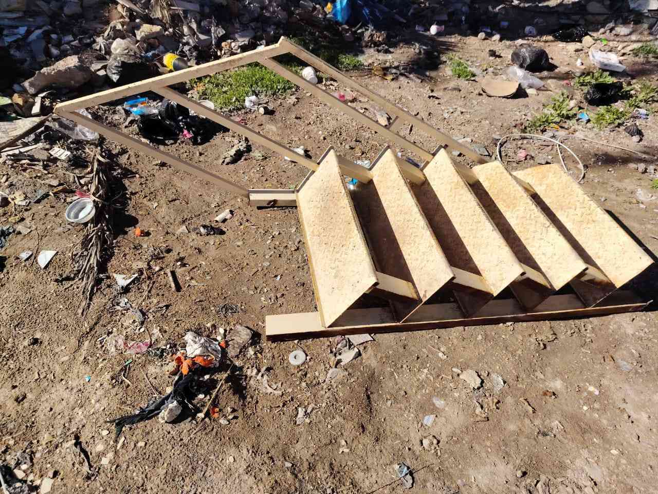 درج حديد  تسكام ماصر 8اشهر من سويته
قطعتين  للبيع 
 متواجد فقط اتصل 
*********** 

السعر 300 وبي مجال
