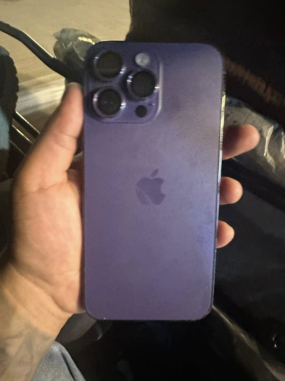 تليفون آيفون 14 برو ماكس بطاريه 85 اصليه ممبدله بي فقط شاشه مبدله وضهر اصلي موضح بصوره فيس إيدي شغال كلشي شغال مستعجل ع بيعه 550 بي مجال مكاني شهداء سيديه *********** مستعجل ع بيعه
