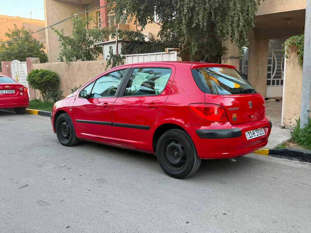 للبيع بيجو 2005 ( 307 )مكينة 1.600 ماشيه 120 حقيقي سيارة جانت مضمومه اني ثاني مستخدم بدون قطرة صبغ ولا ضربه ولا بارد بيها طخات بسيطه مال شارع كل السيارة على وضع البلاد تبريد كير مكينه دواخل جاهزة من كل شي بأسمي رقم جديد
السعر 55 ورقة مجال بسيط 
للاستفسار / *********** 
مكاني بغداد - غزالية
