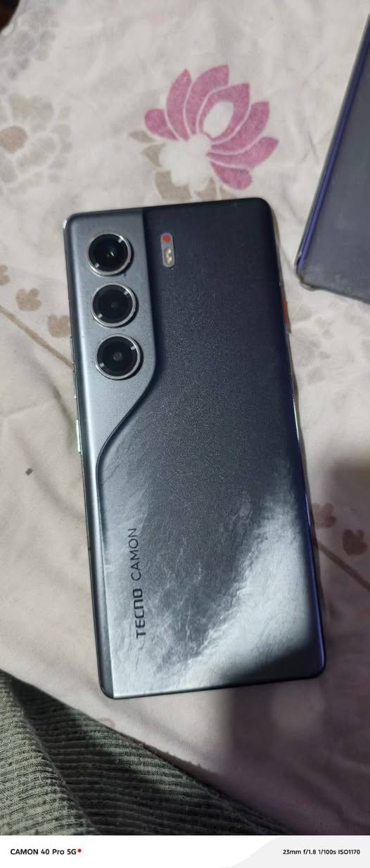 تكنو كامون 40 برو 5g ذاكرة 256 داخليه ٢٤ بي فطر بل زاويه  العلويه ما مآثره عل المس سعره 185 وبي مجال بسيط رقم التواصل واتساب ***********
