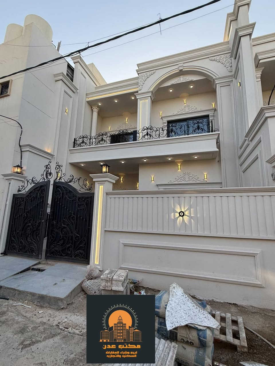 🏠دار صفر بناء حديث
   موقع مميز للبيع
~~~~~~~~~~~
البيت فول فول✔️
نظام دكت سقف مغربي✔️
دبل جام المنيوم✔️
~~~~~~~~~~~
طابو ملك صرف✏️📋
~~~~~~~~~~~
📐المساحه:150 
📐الواجهة :-7.5

~~~~~~~~~~~
📍الموقع : حي المعلمين مقابل جامع الفتح 

~~~~~~~~~~~
💸السعر :علق تم يوصل السعر
~~~~~~~~~~~
يحتوي الطابق الاول على:-
 غرفتين نوم + استقبال + هول + مطبخ حار بارد + الترك + كراج + حديقة 
~~~~~~~~~~~
يحتوي الطابق الثاني على:-
هول +صحيات + 
غرفتين نوم:
~~~~~~~~~~~
~~~~~~~~~~~
للاستفسار اكثر الاتصال على
***********📱
~~~~~~~~~~~
نستقبل جميع العروض 
🏠السكنيه  🏛️التجاريه
مكتب عدن بدايه سايدين عدن مقابل مجمع جوهره
