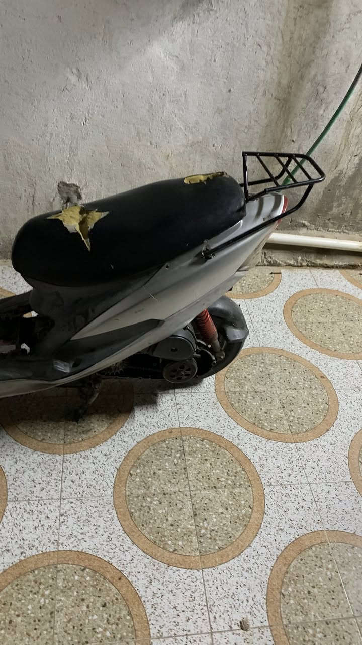 ماكس قجمة كايمة
نقصها تجفيت وكزوز بس 
سعرها ب 350 وبيها مجال بسيط 
بصرة 
***********
