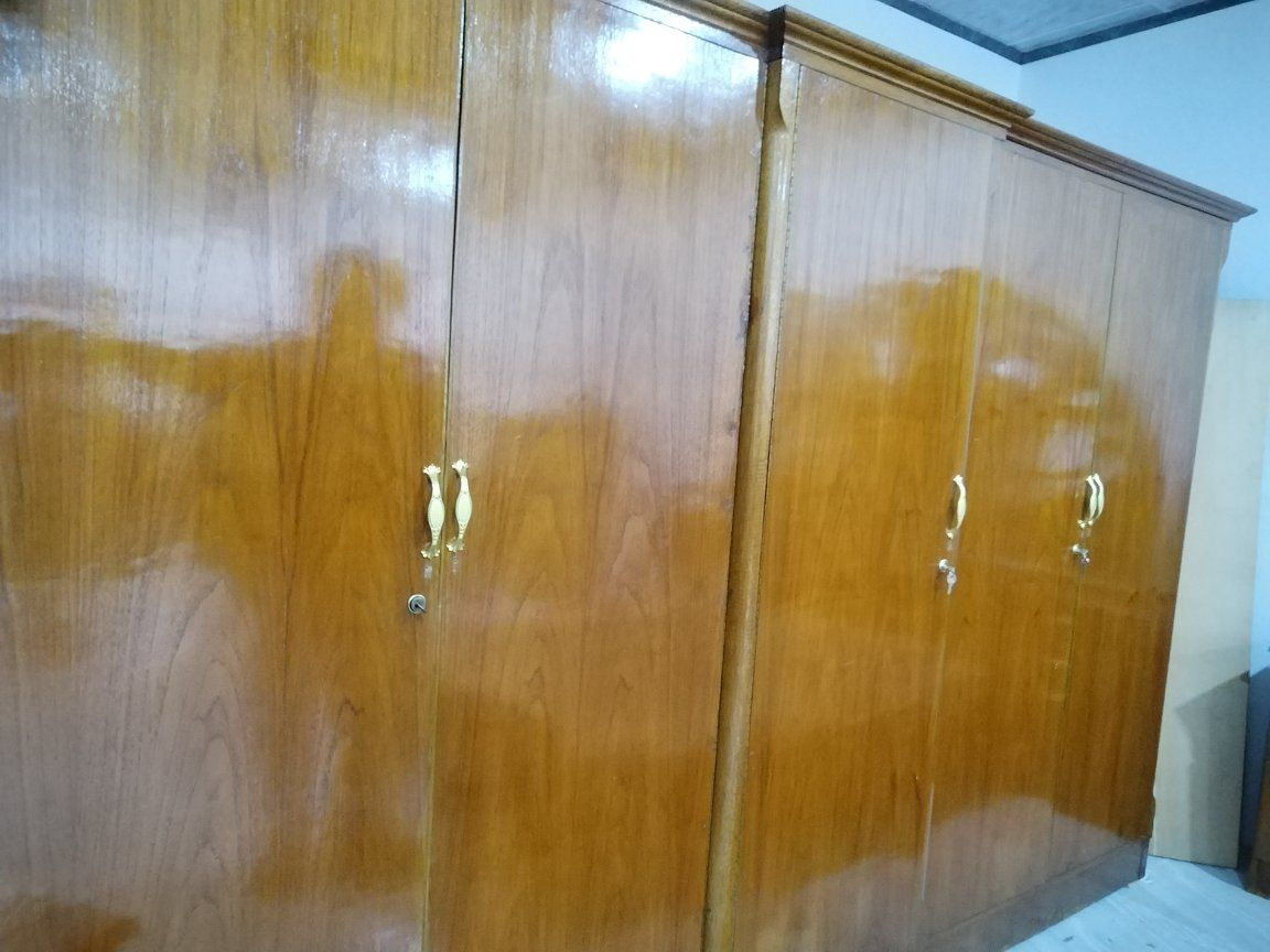 غرفه نوم خمس أبواب السعر 425وبيها مجال
***********
