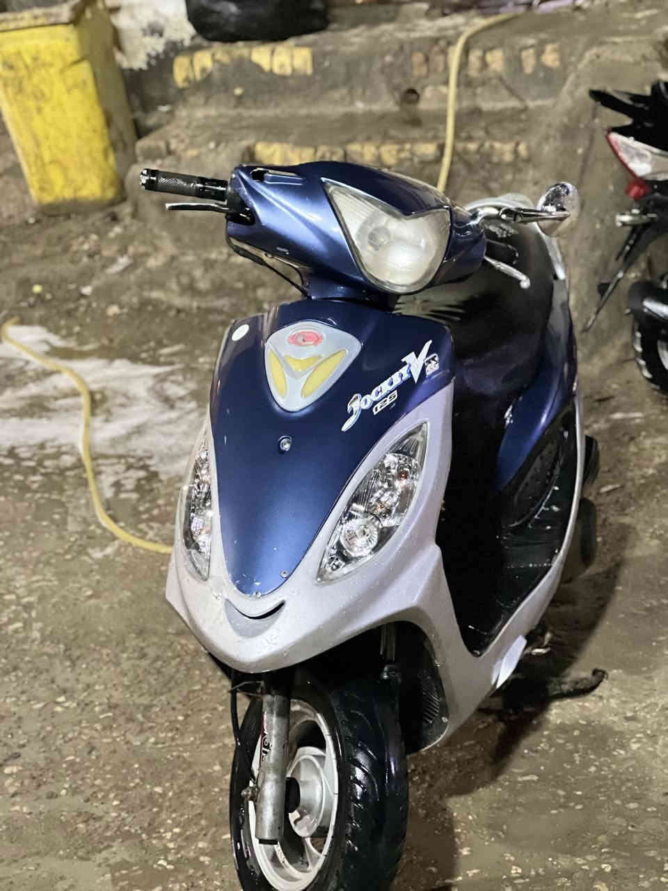 سلام عليكم دراجة كامكو مكفول البيع رقم ***********
