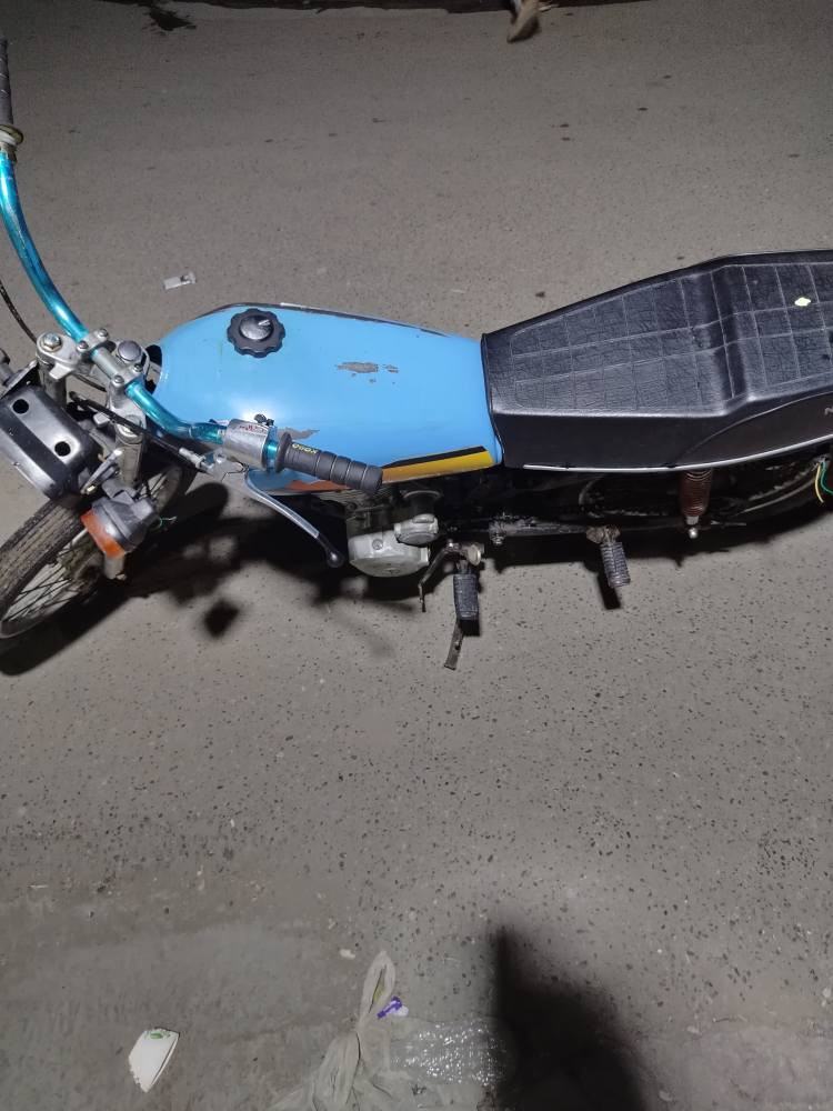 سلام عليكم دراجه ايراني موديل 17 أوراق اصوليه بيها محرك 5 كيرالمكان طويريج ***********
