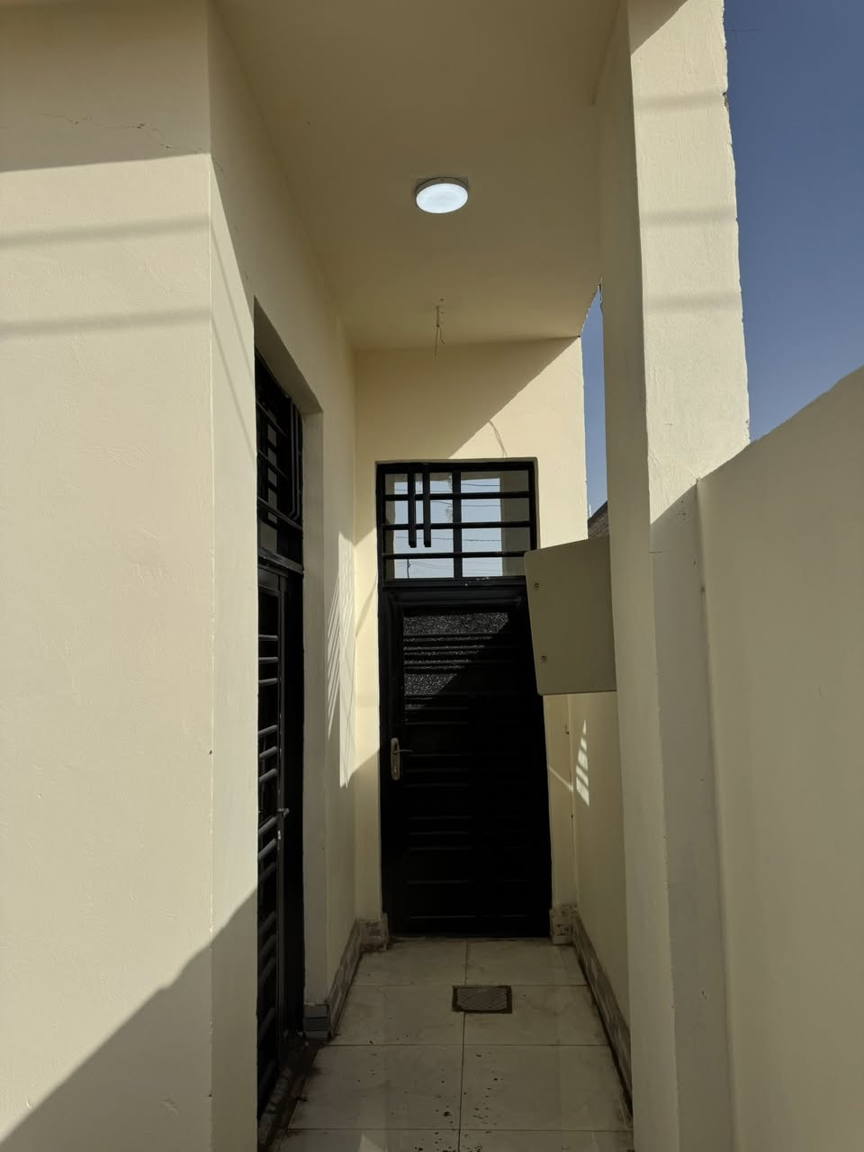 السلام عليكم 
بيت ١٠٠متر حي النداء منطقه ال٥٤ مكان جدا مميز خلف ال٦٠ التجاري مباشر شارع المجمعات اول ٦٠ بناء حديث درجه اولى فارغ حاليا للتواصل الاتصال ***********
