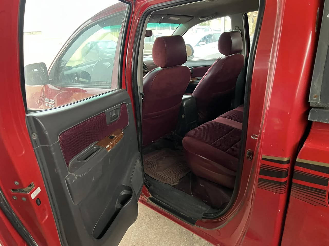 سلام عليكم 
بكم هايلوكس للبيع 
موديل 2012
كير ومحرك شرط 
تواير وصدر جدد 
السعر 165 وبيهامجال للطيبين 
الرقم ***********
