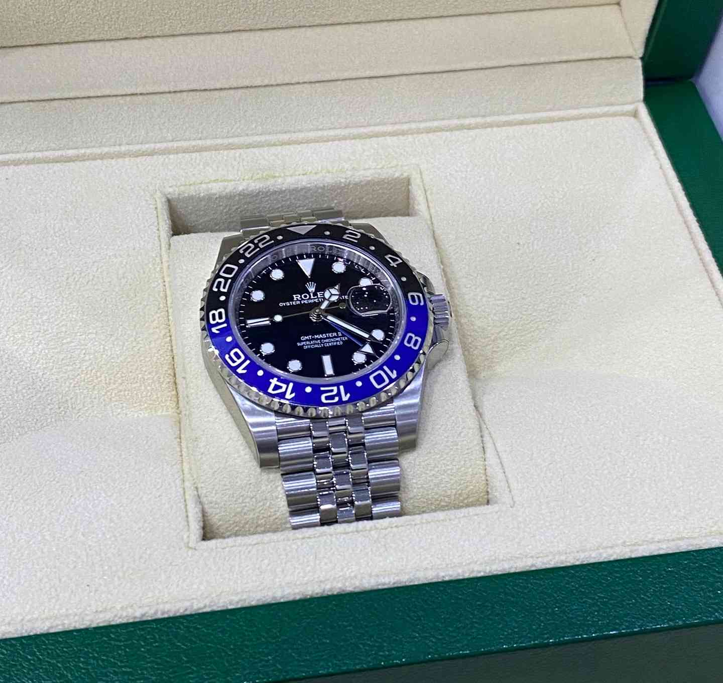 👑 Rolex GMT-Master II “Batman” | 2023
A Statement of Status. A Legacy of Value.

Not every watch is understood.
Some are acquired only by those who recognize true value beyond price.

We proudly present the iconic
Rolex GMT-Master II “Batman” – 2023 Model
A masterpiece that reflects power, precision, and refined taste.

▫️ 100% Genuine – Swiss Made
▫️ Full Set (Box & Original Papers)
▫️ Original factory protective stickers still intact
▫️ Official Rolex barcode present
▫️ Elegant Jubilee bracelet
▫️ Black dial with the legendary blue & black ceramic bezel
▫️ Exceptional collector-grade condition

✨ Globally recognized as a luxury asset that retains and appreciates in value,
this timepiece is a preferred choice among business leaders, investors, and serious collectors.

📍 Exclusively available at
mohamedwatchs – Basra, Iraq

📩 Serious inquiries only
Because rare pieces are never available for long.

⸻

Luxury Hashtags:
#Rolex #RolexGMT
#BatmanGMT #RolexCollector
#LuxuryWatches InvestmentWatch
HighEndLifestyle SwissMade
mohamedwatchs Basra IraqLuxury


**إذا كنت صاحب هذا الإعلان وتريد حذفه لأي سبب، رجاءا أرسل رسالة إلى الدعم الفني**