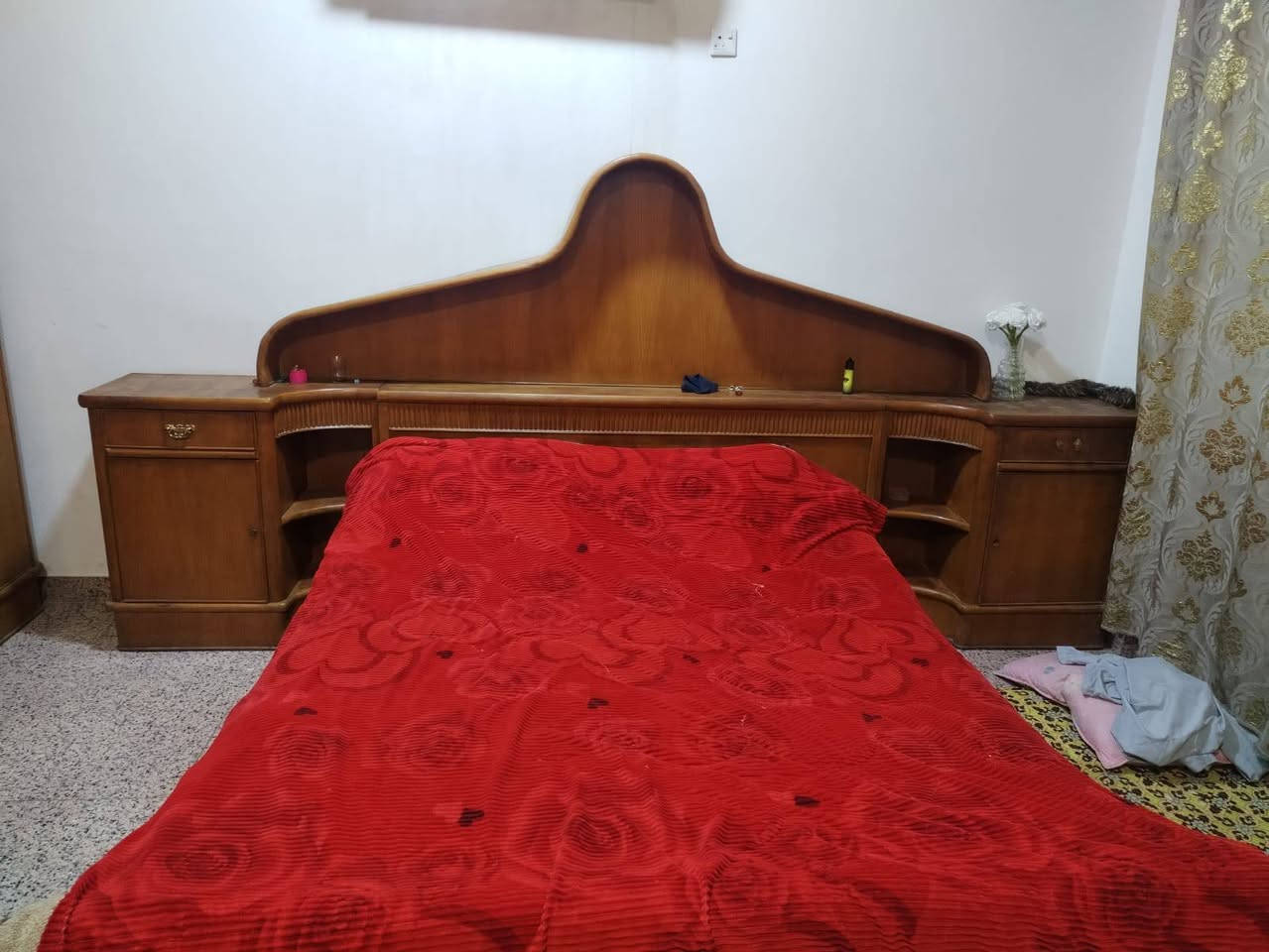 غرفة كاملة  __ كنتور6 ابواب طابقين  تسكام درجة أولى مثل ما موضح بالصورة أخت الجديدة 
السعر 675 وبيها مجال عنوان النجف 
للاستفسار المراسلة أو الاتصال على الرقم ***********
