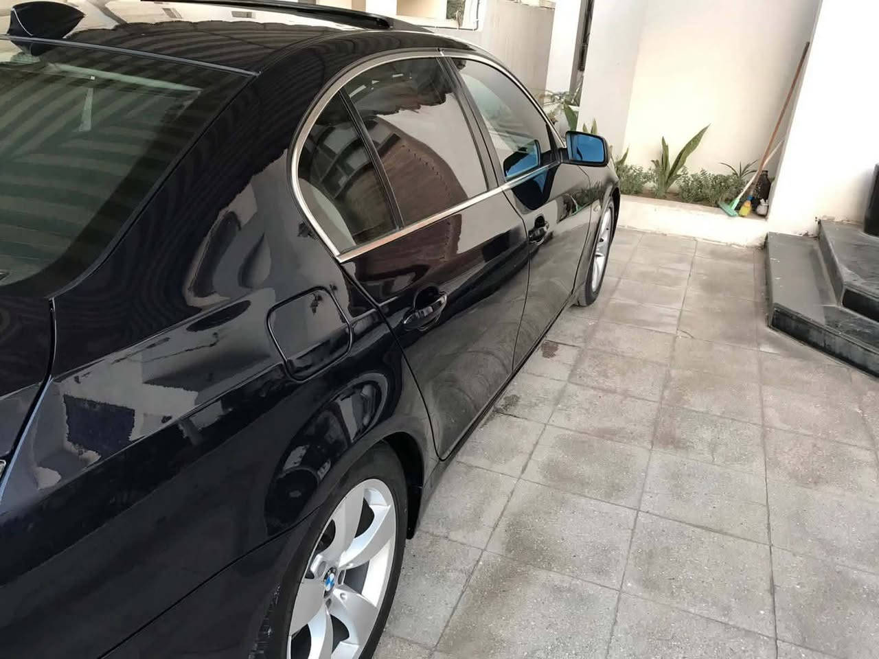 سلام وعليكم ميماتي للبيع فول مواصفات مكينه 528 نوزل قصير موديل 2008  ***********
