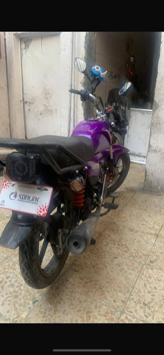 دراجه لبيع سونك ٢٥
طالعه من معرض ضاله 3 اشهرا بيه فقط سكان يراد تعديل ما متفرغ لها سعر 850 مكاني بغداد مدينه الصدر ***********
