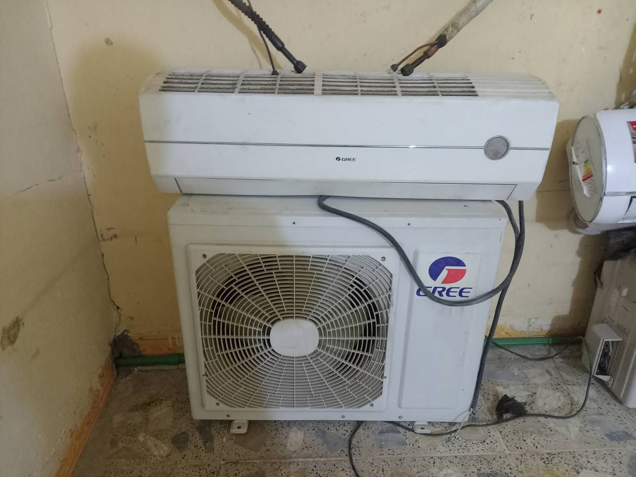 السلام عليكم
يوجد سبالت للبيع
كري 2طن 400 الف وبي مجال 
شينون طن ونص 300وبي مجال 
 اجهزه جدد واسعار مناسبه فقط يرادلهن غسل لان تحولت من البيت وماغسلتهن

  للاستفسار الاتصال ***********
