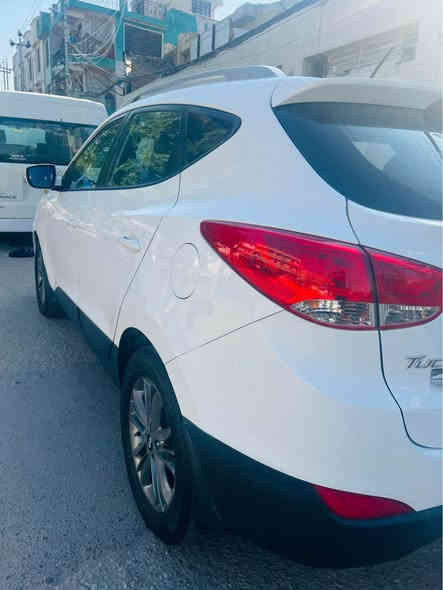 السلامً عليكم مكلف ب النشر 
توكسان 
 2015 
خليجي 
محرك 2000دًوش 
شاشه 
كامره 
تحكم استيرن 
ويل كب 
اشاير مري 
لدات امامي خلفي 
لايت عدسه 
السعر 153 
علما السياره جديده و مابيها نواقص 
بيها قطعه صبغ وحده 
للاستفسار ***********
بغداد رحمانيه الجعيفر بغداد
