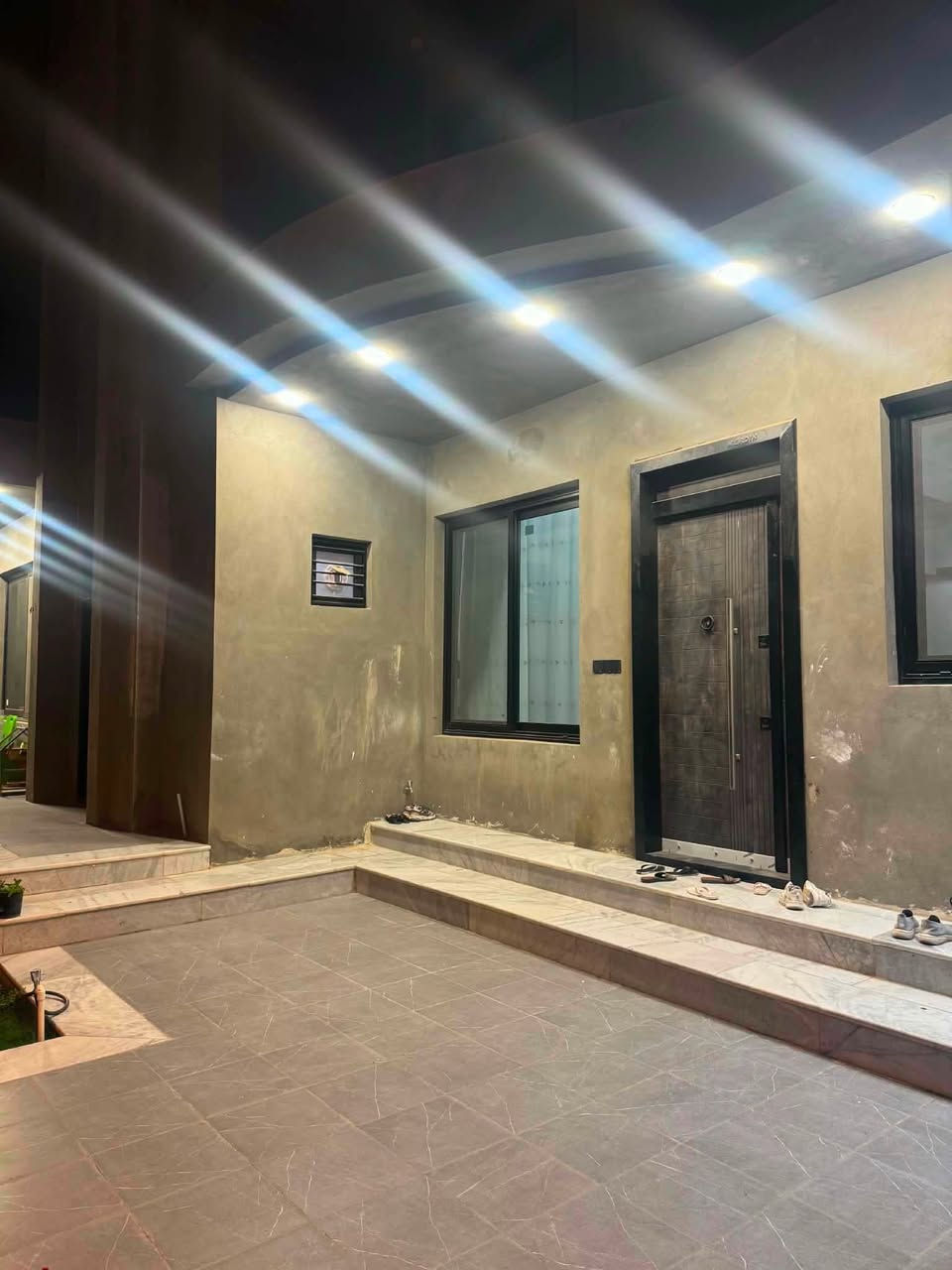 #بصمة عهد للعقار المناسب .
♣️بيت للبيع مساحه (300م) طابوزراعي سند 25

♣️متوفرة كافة الخدمات عرض شارع 10م

♣️عنوان زوير الغربي 

♣️للاستفسار اكثر ***********او ***********رقم الواتساب ***********
