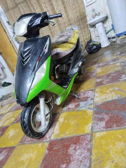 دراجه البيع شغاله كشي مابيها عايزها بس باتري متروكه سعرها ١٢٥ هاذا رقم راعيها ***********
