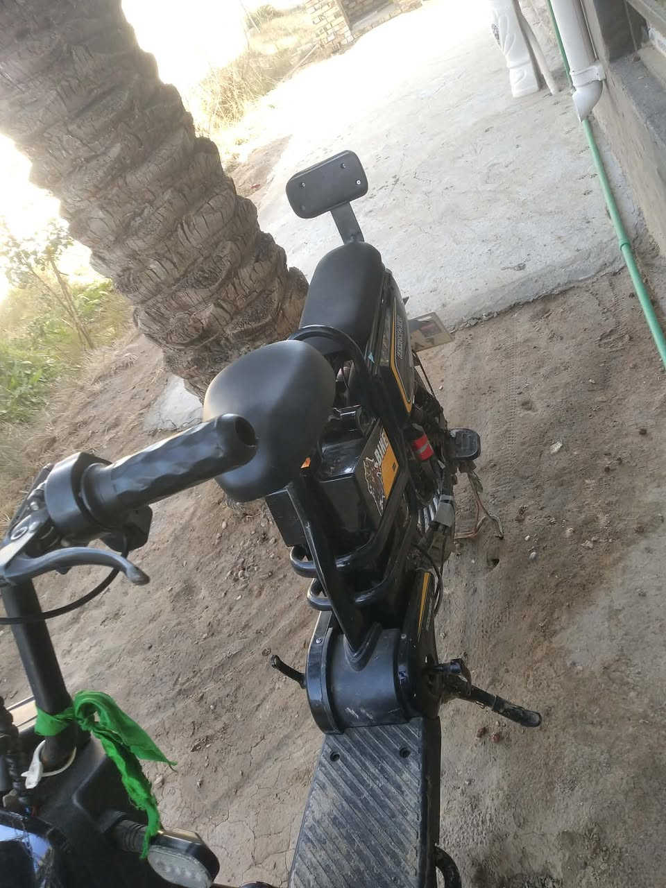 السلام عليكم متاح باسكال شحن للبيع وياه شاحنه وسويجات اثنين البطاريات قبل شهر بدلتهن السعر ٢٠٠  الشراي الاستفسار خاص او الاتصال عله الرقم *********** ملاحظا الباسكل بس يفتح ناريه ما يمشي بي عطل ماعرفه
