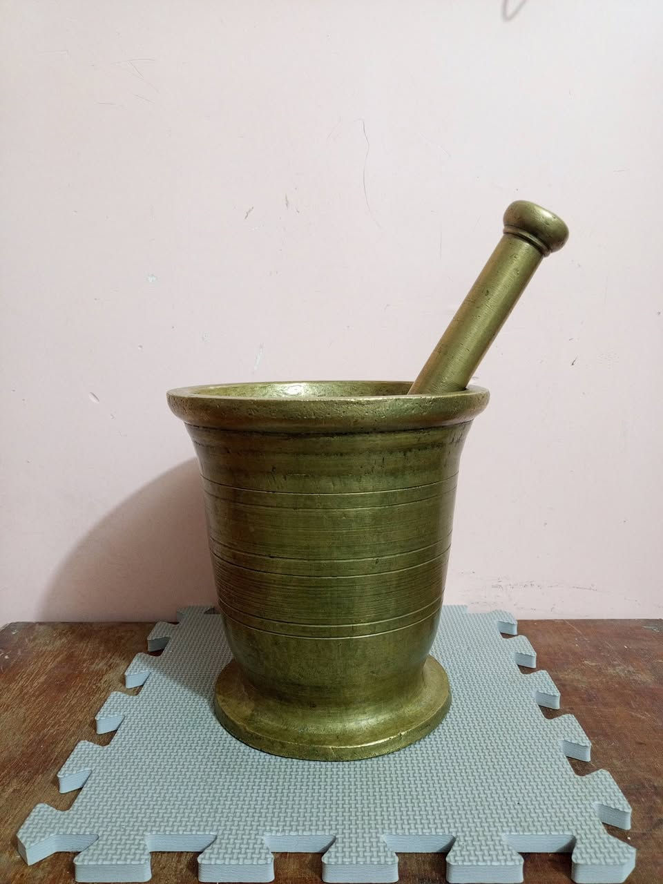 هاون ضخم ابو بطن عريضه قديم جداً حجم كبير ارتفاع22سم وليده35سم ثقيل جداً 13كيلو وربع،
للبيع ‏‪***********‬‏ يوجد توصيل كافة المحافظات
