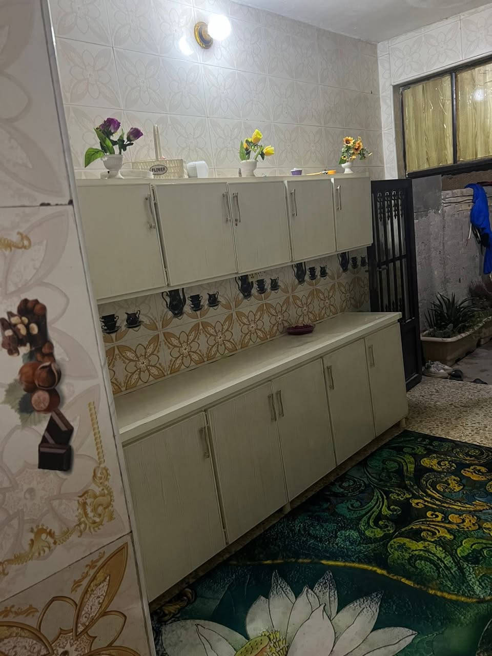 دار سكن مساحه 140 متر  طابو صرف بناء حديث طابوگ غرفتين نوم فوك وجوه هول مطبخ استقبال مجمع صحي كراج ارضيه كاشي جدران المطبخ والصحيان سيراميك 
كراج سياره موقع مرتب ع ساحه 
خدمات كامله 
ابو غرق حي السلام 
الأستفسار الأتصال 
***********
#الدار_المعموره_للعقار 
من لديه عقار ويرغب بالبيع مراسلت الصفحه او الاتصال 
ولدينا عروض تناسب الجميع
