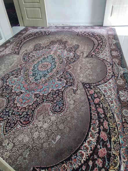 قاڵی ئێرانی  700شانە ی ده ره جه یه ک قیاسی 3به5 یه ک جار شۆراوە 150هه زار   *********** له که لار  کۆنە
