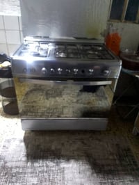 طباخ • نضيف • الفرن معطل