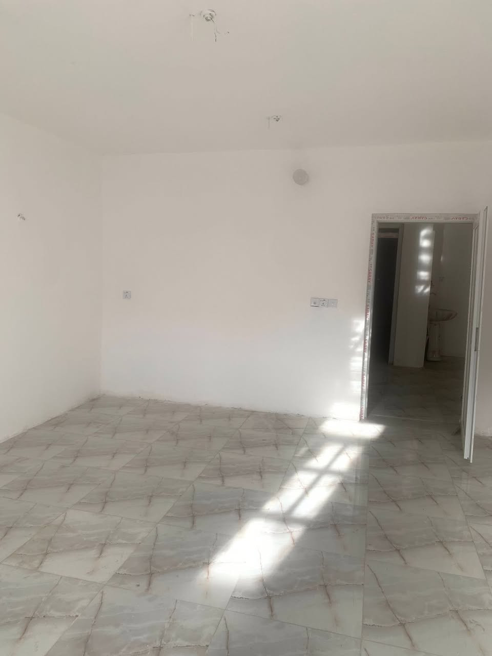 🏡 دار للإيجار – منطقة البحيرة
المساحة: 180 م²
بناء حديث
الإيجار: 400 ألف دينار قفل
الموقع: منطقة البحيرة
📞 للاستفسار والتواصل:
***********
