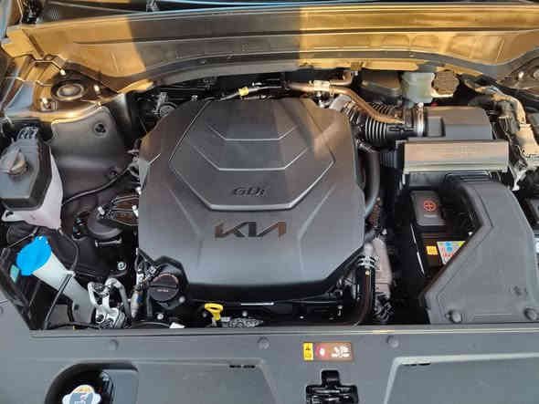 كيا تولرايد ٢٠٢٤ مكينه ٣٨٠٠  ماشيه ٧٠٠٠ اخت زيرو بدون رقم سعرها ٣٠٥ ***********  حادث خفيف صبغ بس باب بصف سايق قطعه وحده فقط
