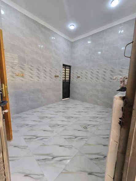 #اسعد_الله_اوقاتكم_بكل_خير⁉️👋🏼
دار سكن للبيع بناء 2025

#المساحه 100متر  يبعد.عن تبليط 10 متر

#جنس_العقار :: طابو ملك صرف زراعي باسم عراقي سند 25 

#العنوان :: البصره أبي الخصيب فلكه اللباني .مشيجيجه 
يبعد عن شارع فلكه الباني 400

#يحتوي البيت على 2 غرف منام كبار
و ديوان
و مطبخ و صاله
و مناور عدد 2
و صحيات داخلي وخارجي

#البيت جاهز من كلشي تستلم البيت عنده المكاتبه
كامل من مقطوره و كيزر و ماطور
جيب اثاثك و اكعد
و الف عافيه الي ياخذه

جميع الخدمات متوفره ماء كهرباء شارع 10 متر تبليط مباشرتاً غريب على 
#السعر 65مليون وبي مجال 
#للاستفسار الاتصال على الهاتف 📳📞
***********
