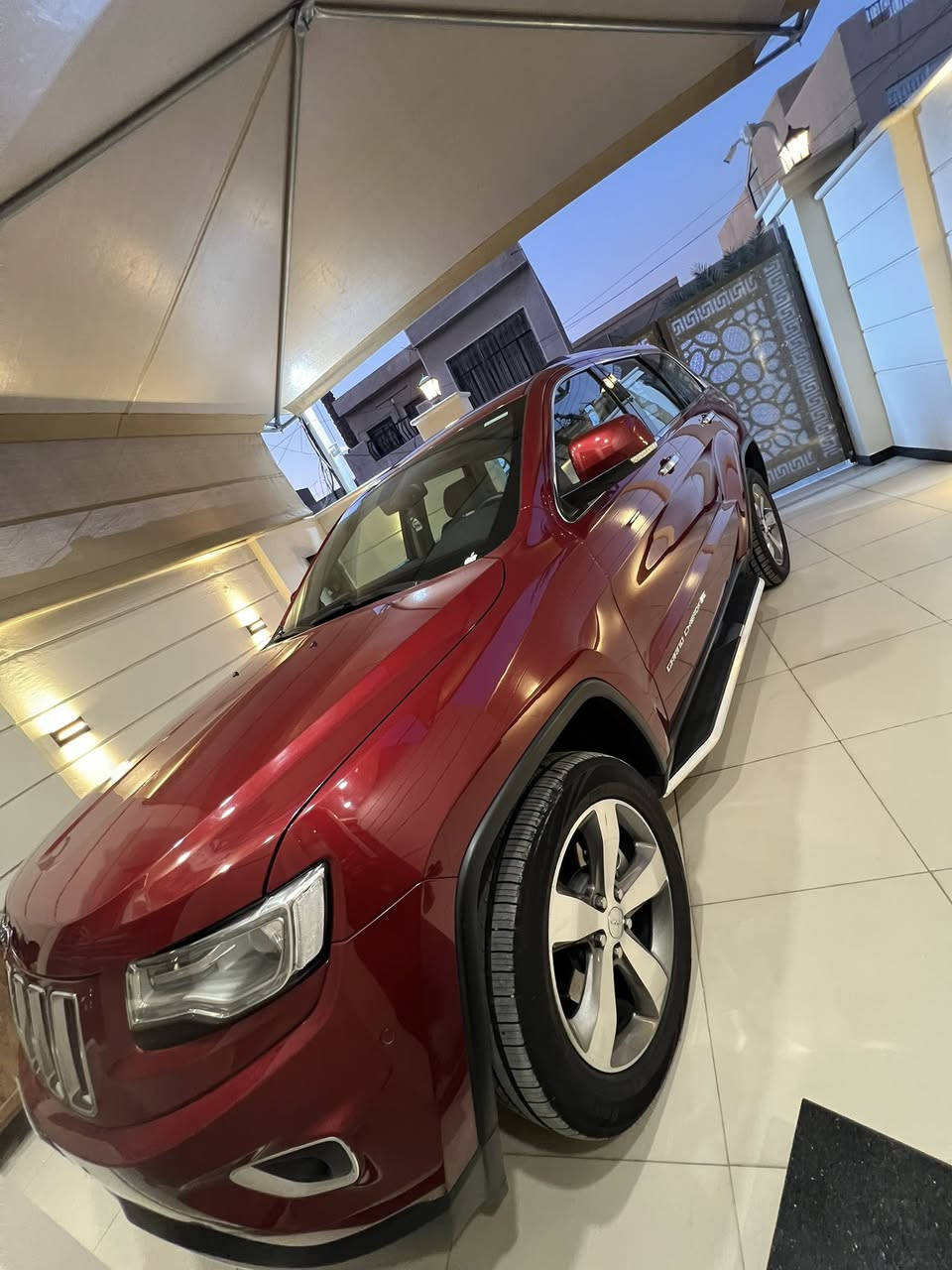 السلام عليكم 
جيب لمتد بلاس 
موديل 2015 
فول موصفات 1/1
3 شاشات
ماشيه 22 km 
مكفوله كفاله عامه
اخت الزيرو 
السعر265ورقه 
مكان السياره بغداد السيديه 
للاستفسار ***********
