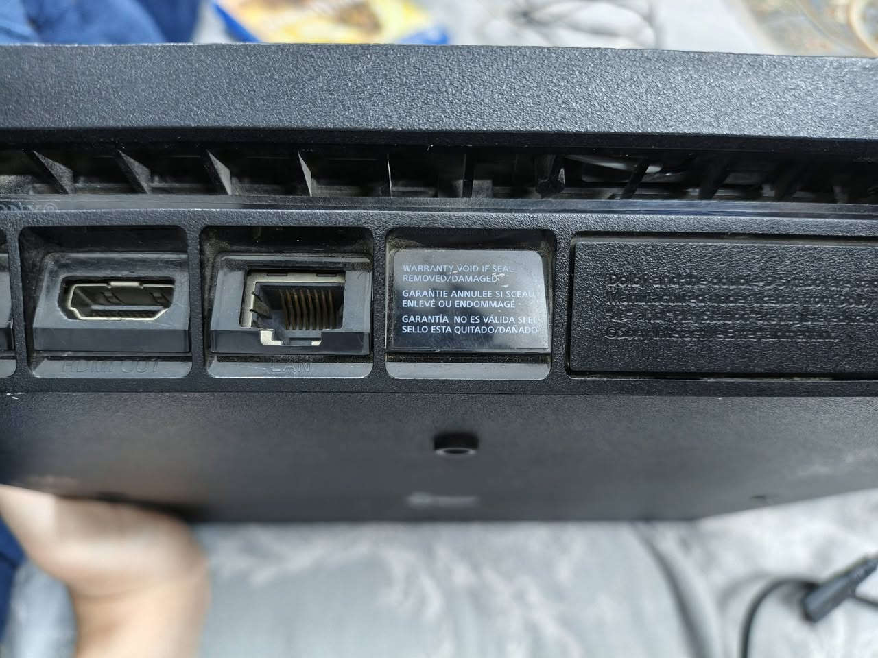 بلي 4 سلم اونلاين 1 تيرا للبيع
وية جوستكين بس بيهن مشاكل(الجوستكات) 
الجهاز لوك ستيكر ما مفتوح و لا داخل تصليح 
يجي وية الجهاز قرص مورتال كومبات و بيس 16 و ايضا يوجد داخل الجهاز حساب يحتوي على الالعاب الآتية: 
1-it takes two
2-battlefield 1
3-Battlefield V
4-WRC 6
5-need for speed
6-need for speed heat
7-plants vs zombies GW2
8-UNRAVEL 
9-EA FC 25 نسخة بس اوفلاين و ما بيها كل الفرق
10-FAR CRY 6
و هم بيه حساب فورتنايت مشحون 4 باتل باس و بيه 900 فيبوكس
السعر 250 للتواصل خاص


**إذا كنت صاحب هذا الإعلان وتريد حذفه لأي سبب، رجاءا أرسل رسالة إلى الدعم الفني**