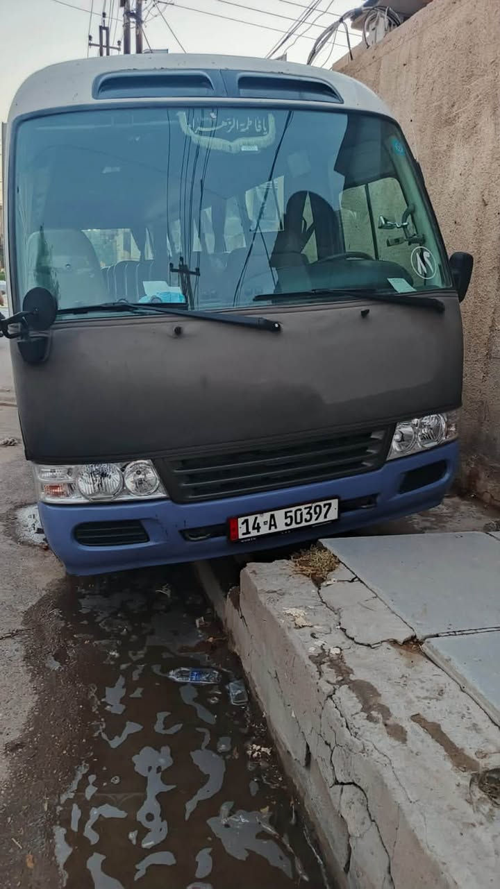 سلام عليكم
كوستر موديل 2014 بسمي رقم بصره 
اضافه منضومه غاز تبريد محور اضافه وركه 
صدر جديد بيه صبغ قطعه صغير يم العضد اليمنه 
وبيه بلزرق قريب الباتري فقط مصفره هيئه وغرامات
المحرك مجفت تجفيت درجه أولى السعر 300 $
 وبيه مجال لطيبين 
اني مكلف بلنشر 
رقم هاتف صاحب السياره ***********
