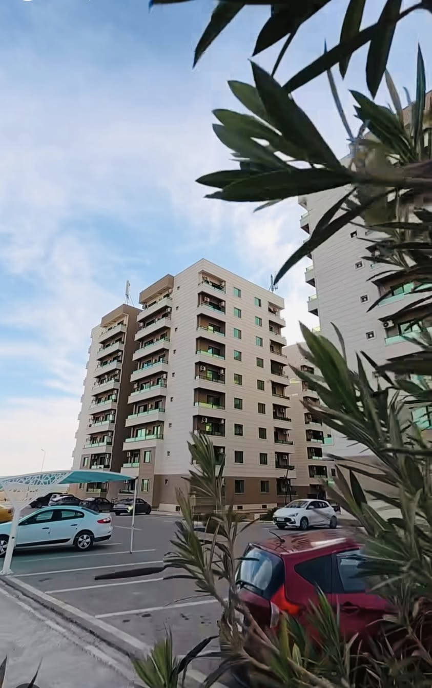 للباحثين عن دار سكني بل اقساط 
فرصه عقاريه استثماريه للسكن 
بأرقى مجمعات الموصل السكنيه بل اقساط 💯🔥 
دار سكني للبيع في مجمع الشروق ☀️ 
مساحة 150متر طابق ونص 
واجها 7.5 عمق 20
يحتوي على اربع 4️⃣ غرف نوم وهول واستقبال وصحيات فوق وجوا 
القسط على 20 سنه يدفع شهرياً 
 مدفوع قسط سنتين تقريبا 
القسط الشهري 540 الف 
علما ان الدار مؤجر حالياً بـ350 الف

للاستفسار اكثر مراجعة مكتب التطوير للعقار سايدين الميثاق مقابل مطعم رائدر بدر وقرب جامع لا إله إلا الله 
اوالاتصال على الارقام التالية🔸
*********** واتس + فايبر
‏*********** واتس + فايبر 
*********** واتس + فايبر
 ***********  واتس + فايبر

1️⃣ يوجد بيوت  للبيع  سكني تجاري🏭
2️⃣ يوجد اراضي للبيع سكني زراعي🏡
3️⃣ يوجد تعقيب تحويل ملك عقار📋
4️⃣ يوجد  كادر مساحين اراضي📐
5️⃣يوجد كادر بناء بيوت 🧱
6️⃣ يوجد كادر تفليش بيوت 🏗
🔹 نستقبل كافه العروض التجاريه والسكنيه 
🔹وعروض الايجارات على مدار 24 ساعه
