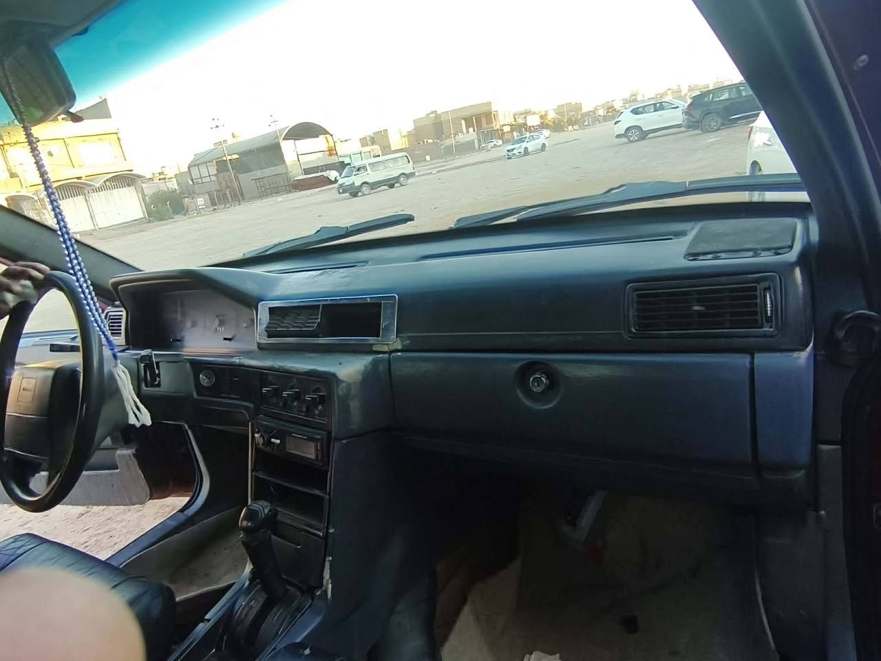 سيارة فالفو 940نضيفه كدام عينك موجوده نجف بحي النداء وهاذه رقم راعيها ***********
