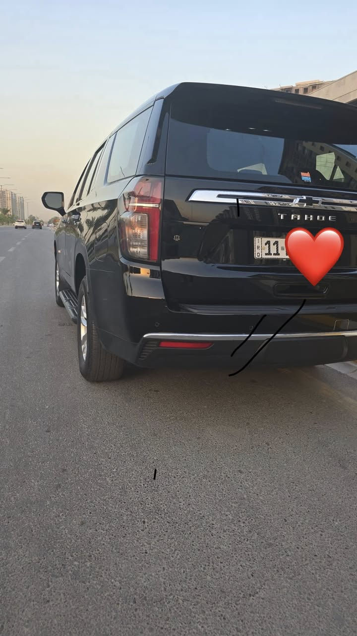 السلام عليكم  سياره تاهو خليجي LS معروفه مواصفاته محرك 5300المرغوب كفاله من الضربه والصبغ  سياره مغلفه  عدى رصعه بالبنيد وبالباب الخلفي جوه التريشه كيلو متر 52 ميل سياره جديده سياره بغداد باسمي تحويل ثاني يوم مكان السياره  بغداد الشارقه رقم تلفون ***********
