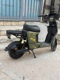 دراجة ار ٩ مديل ٢٠٢٦      اي نقص ما بيها السعر ٤٠٠ و بيها مجال ٠٧٧١٣٩٩...