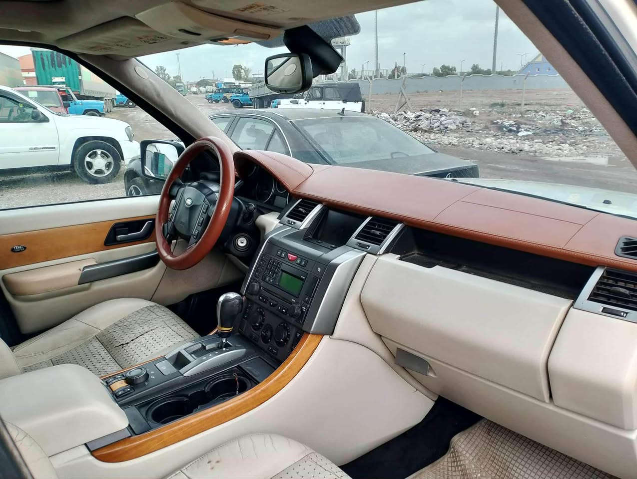 تەنها 55 گەڵا
ڕەنج ڕۆڤەر ساخ مۆدێلی 2008 هەشت بستۆن بەنزین سوپەرجارج ناو زەرد بئ رەقەمە گێڕ تۆماتیک تەبریتی بەس خازی تیا نیە  نمونە لەجوانی  فول فول مواسەفات  کۆدی بۆ کراوە گۆڕینەوەش ئەکەم نرخی تەنها 55 گەڵا و مەجالی تیایە 
ژ.م*********** *********** كالار, السليمانية
