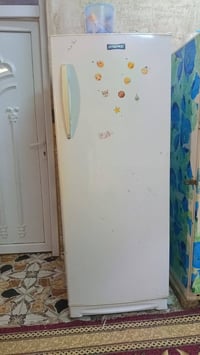 ثلاجه للبيع نضيفه وشغاله كلشي مابيها متواجد ماسنجر او وتساب 0788626425...