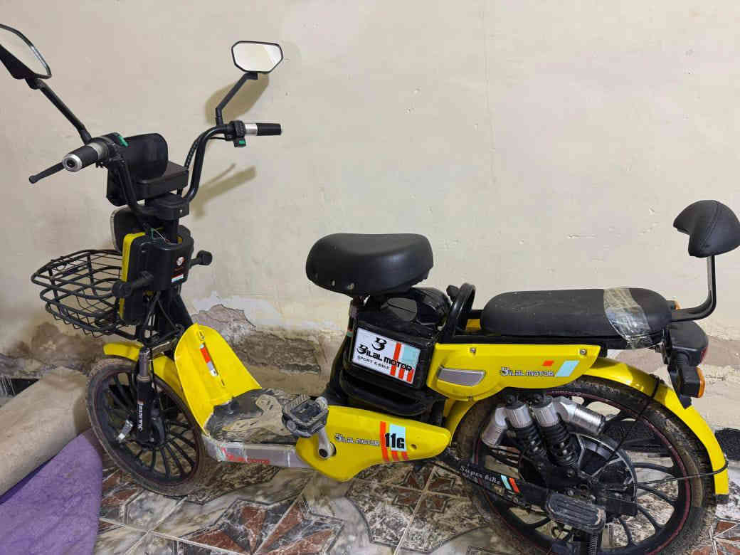 بايسكل شحن حجم 20كلش نظيف السعر 275 بصمه سويج 
تايرات جدد
بيع او مراوس.       ديالى الخالص حي العمال
***********
