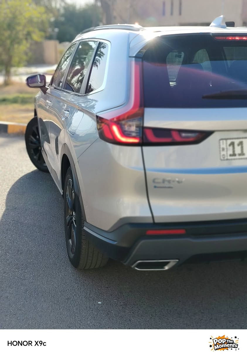 هوندا CRV TOURING SPORT  موديل 2023 استيراد شخصي مكفولة من الضربة والصبغ بيها شخط صغير بالباب خلف الراكب ماشية 60 الف مايل فول مواصفات سيارة جدا جميلة وراقية واقتصادية كل الي تريدة موجود عزل، متانه،اقتصاد، سرعة  سستم صوت 12سماعة bose ، تبريد رائع وبالنهاية ياباني الأصل كفالة عامة كير محرك منظومة هايبرد ومن الضربة.######
# #السعر_240
***********
