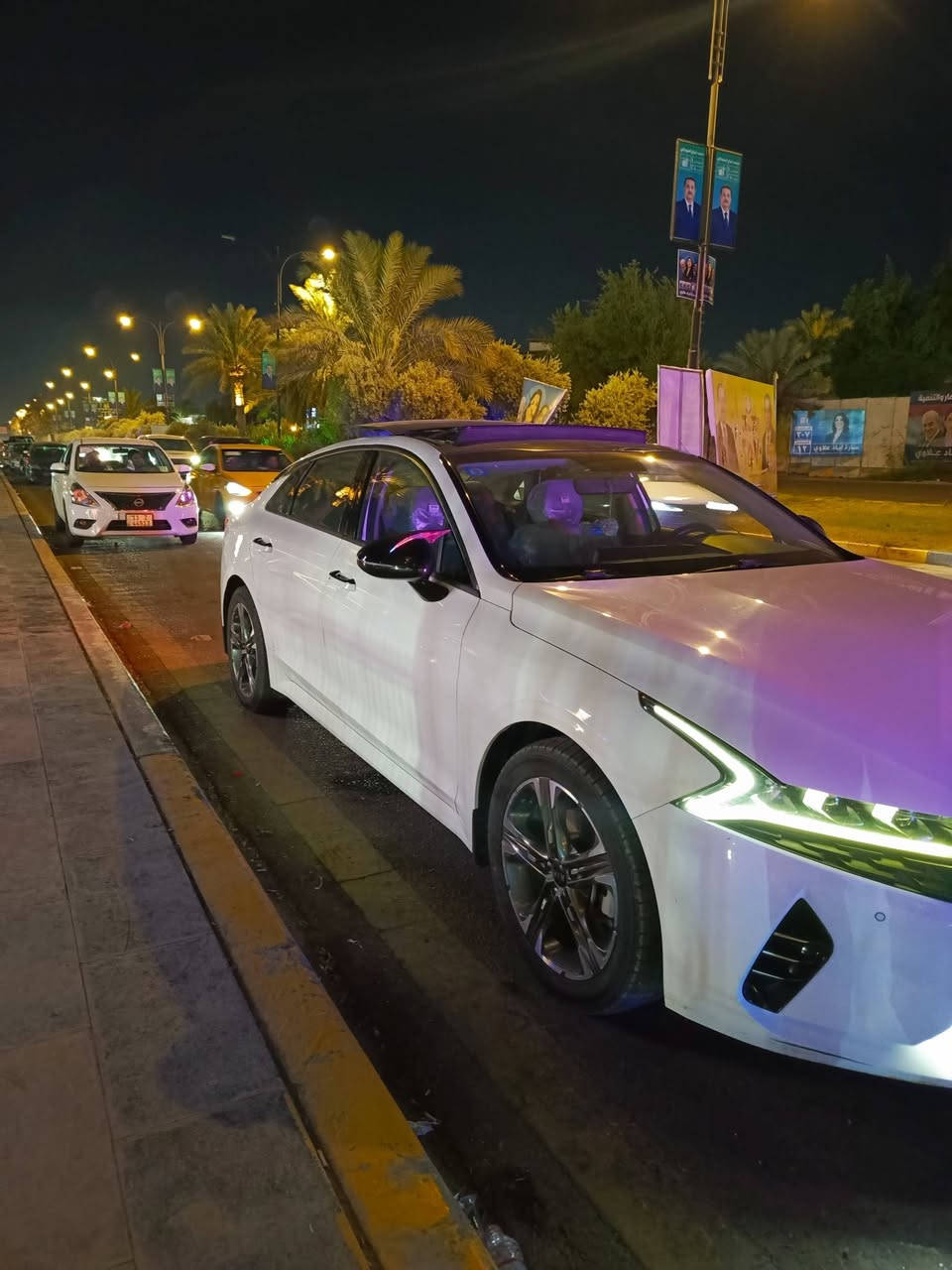 K5 خليجي
2021
محرك 2000
السياره بيها طخه بالدعاميه 
وطخه بارد اصبعين بالباب سايق
السعر 200 وبيها مجال بسيط
***********
